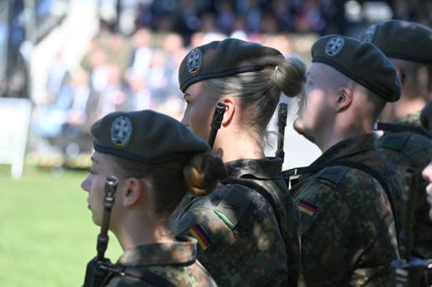 Soldiers have lined up, Feature, Background image, Symbolic photo, Ceremonial handover of the North Rhine-Westphalia Regional Command of the German Armed Forces, Düsseldorf,