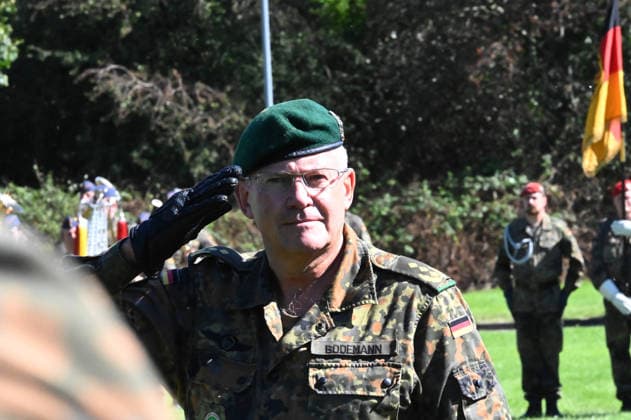 Lieutenant General Andre BODEMANN, Ceremonial Handover of the North Rhine-Westphalia Regional Command of the Bundeswehr, Düsseldorf,