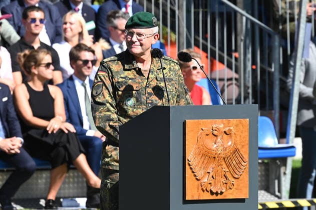 Lieutenant General Andre BODEMANN, during his speech at the ceremonial handover of the Bundeswehr s North Rhine-Westphalia Regional Command, Düsseldorf,