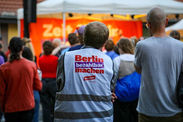 Berlin, Germany, September 15, 2026: Participants at a rally organized by the party Die Linke on Mierendorffplatz in Berlin’s Charlottenburg district. In the foreground, a participant is wearing a vest with the slogan Make Berlin Affordable. Under this slogan, Heidi Reichinnek, Elif Eralp, and Niklas Schenker are speaking. The focus is on housing and rent polic Copyright: xAlonxDavidx