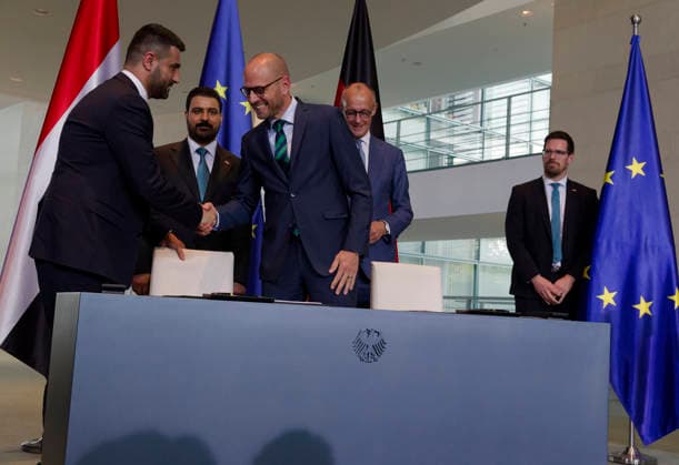 Signing Ceremony, September 15, 2026, Berlin, Germany: Signing of an electrification agreement between Siemens and Iraq on the occasion of the visit of the Prime Minister of Iraq, Ali Faleh Al Zaidi—in the background in Berlin, in the presence of the Federal Chancellor, by the Iraqi Minister of Energy and a Siemens representative
