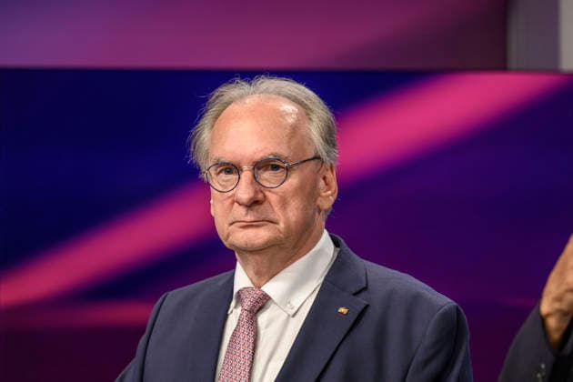 Pictured, from left: Reiner Haseloff, CDU, former Minister-President of Saxony-Anhalt, Germany; Berlin, studio; guest on *Maischberger*, a political talk show, TV program, hosted by Sandra Maischberger, Das Erste, from Adlershof, Studio 20, September 15, 2026, Copyright: HMBxMedia UwexKoch