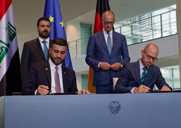 Signing Ceremony, September 15, 2026, Berlin, Germany: Signing of an electrification agreement between Siemens and Iraq on the occasion of the visit of the Prime Minister of Iraq, Ali Faleh Al Zaidi—in the background in Berlin, in the presence of the Federal Chancellor, by the Iraqi Minister of Energy and a Siemens representative