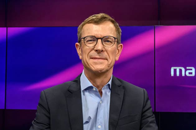 In the photo, from left: GER, Berlin, studio, guest on Maischberger, political talk show, TV, program, with host Sandra Maischberger, Das Erste, from Studio 20 in Adlershof, September 15, 2026, Copyright: HMBxMedia UwexKoch