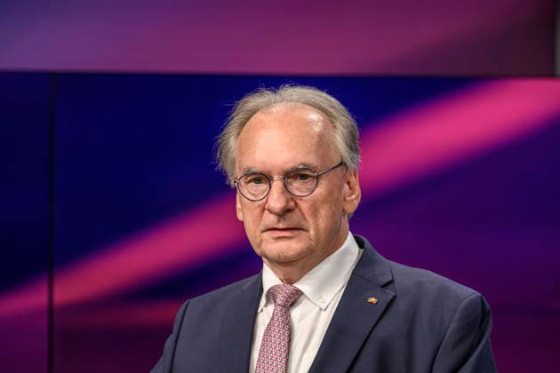Pictured, from left: Reiner Haseloff, CDU, former Minister President of Saxony-Anhalt, GER, Berlin, studio, guest on *Maischberger*, political talk show, TV, program, with host Sandra Maischberger, Das Erste, from Adlershof, Studio 20, September 15, 2026, Copyright: HMBxMedia UwexKoch