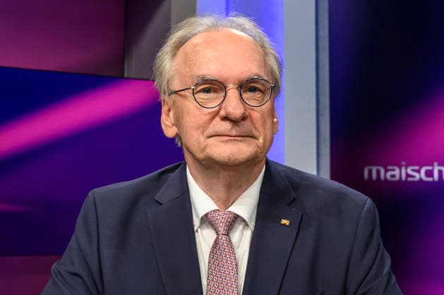 Pictured, from left: Reiner Haseloff, CDU, former Minister-President of Saxony-Anhalt, GER, Berlin, studio, guest on Maischberger, political talk show, TV, program, with host Sandra Maischberger, Das Erste, from Studio 20 in Adlershof, September 15, 2026, Copyright: HMBxMedia UwexKoch