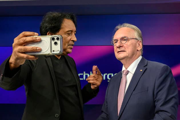 In the photo, from left: GER, Berlin, studio, guest on Maischberger, political talk show, TV, program, with host Sandra Maischberger, Das Erste, from Studio 20 in Adlershof, September 15, 2026, Copyright: HMBxMedia UwexKoch