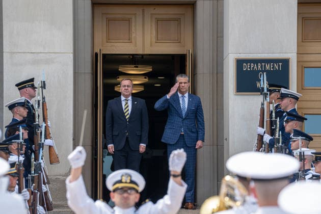Secretary Hegseth hosts German Defense Minister Pistorius at Pentagon ARLINGTON, UNITED STATES - SEPTEMBER 15: U.S. Secretary of Defense Pete Hegseth (R) welcomes German Defense Minister Boris Pistorius (L) during an enhanced honor cordon at the Pentagon in Arlington, Virginia, on September 15, 2026. Hegseth and Pistorius met to discuss a range of bilateral issues. Mehmet Eser Anadolu Arlington United States. Editorial use only. Please get in touch for any other usage.  Copyright: x2026xAnadoluxMehmetxEserx