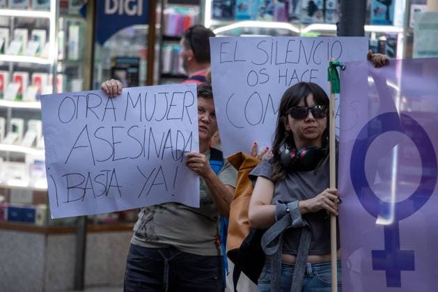 September 15, 2026, Madrid, Spain: Women carry banners during a demonstration against gender-based killings..Feminist organizations called for an urgent rally outside the Spanish Ministry of Justice under slogans such as Sorry for the inconvenience, we are being murdered ; the protest denounced a recent case of femicide in the region and demanded stronger institutional measures, judicial reform, and a public response to gender-based violence. Madrid Spain  - ZUMAs197 20260915_aaa_s197_105 Copyright: xDavidxCanalesx