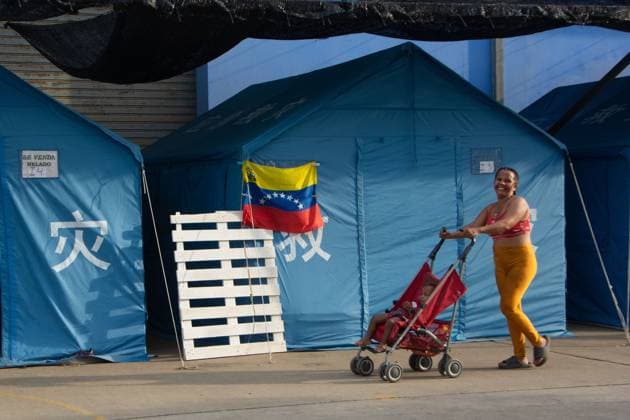News Bilder des Tages #2 Earthquake-displaced families remain in temporary camps in Venezuela LA GUAIRA, VENEZUELA, SEPTEMBER 12, 2026: Residents displaced by earthquakes remain in transitional camps in La Guaira more than two months after the disaster. The facilities provide basic services including restrooms, showers, laundry areas and internet access, while some residents have established small stalls selling food and other goods as daily and commercial activity develops within the temporary settlements. Caracas Venezuela (Bolivarian Republic of) Copyright: x xFranyerxNievesx(Babel)x xJNAxPressx
