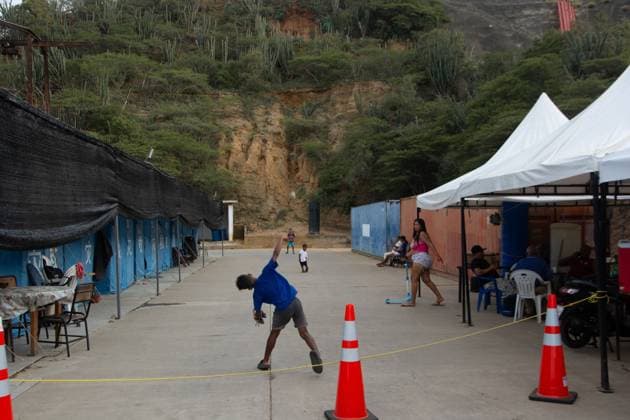 Earthquake-displaced families remain in temporary camps in Venezuela LA GUAIRA, VENEZUELA, SEPTEMBER 12, 2026: Residents displaced by earthquakes remain in transitional camps in La Guaira more than two months after the disaster. The facilities provide basic services including restrooms, showers, laundry areas and internet access, while some residents have established small stalls selling food and other goods as daily and commercial activity develops within the temporary settlements. Caracas Venezuela (Bolivarian Republic of) Copyright: x xFranyerxNievesx(Babel)x xJNAxPressx
