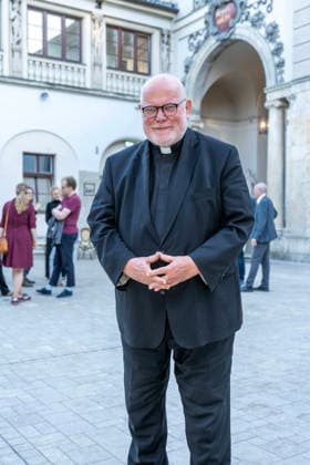 Cardinal Reinhard Marx, Chairman of the Media Commission of the German Bishops’ Conference, portrait in the courtyard of the Künstlerhaus, Catholic Media Award ceremony, Munich, September 15, 2026, Germany, Munich, September 15, 2026, Car