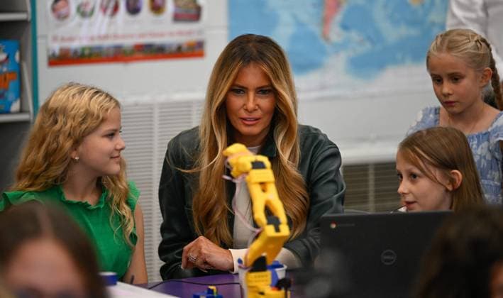 US First Lady Melania Trump visits Ashe County school JEFFERSON, USA - SEPTEMBER 15: US First Lady Melania Trump visits Ashe County school to promote community resiliency and education technology in the midst of a global AI debate and nearly two years after hurricane Helene in Jefferson NC, United States on September 15, 2026. Peter Zay Anadolu Jefferson United States. Editorial use only. Please get in touch for any other usage.  Copyright: x2026xAnadoluxPeterxZayx