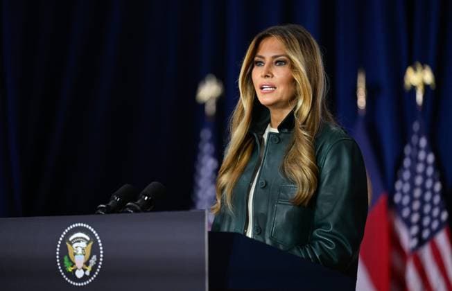 US First Lady Melania Trump visits Ashe County school JEFFERSON, USA - SEPTEMBER 15: US First Lady Melania Trump gives a speech as she visits Ashe County school to promote community resiliency and education technology in the midst of a global AI debate and nearly two years after hurricane Helene in Jefferson NC, United States on September 15, 2026. Peter Zay Anadolu Jefferson United States. Editorial use only. Please get in touch for any other usage.  Copyright: x2026xAnadoluxPeterxZayx