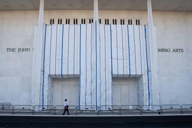 US judge blocks Trump’s name from being added to Kennedy Center facade WASHINGTON, D.C., UNITED STATES - SEPTEMBER 15: The John F. Kennedy Center for the Performing Arts is seen in Washington, D.C., on September 15, 2026. A federal judge blocked the Kennedy Center from adding President Donald Trump’s name to its facade Tuesday, while the center’s board voted to immediately close the main building amid financial and structural concerns. Mehmet Eser Anadolu Washington DC United States. Editorial use only. Please get in touch for any other usage.  Copyright: x2026xAnadoluxMehmetxEserx