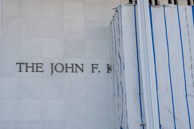 US judge blocks Trump’s name from being added to Kennedy Center facade WASHINGTON, D.C., UNITED STATES - SEPTEMBER 15: The John F. Kennedy Center for the Performing Arts is seen in Washington, D.C., on September 15, 2026. A federal judge blocked the Kennedy Center from adding President Donald Trump’s name to its facade Tuesday, while the center’s board voted to immediately close the main building amid financial and structural concerns. Mehmet Eser Anadolu Washington DC United States. Editorial use only. Please get in touch for any other usage.  Copyright: x2026xAnadoluxMehmetxEserx