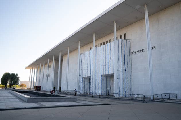US judge blocks Trump’s name from being added to Kennedy Center facade WASHINGTON, D.C., UNITED STATES - SEPTEMBER 15: The John F. Kennedy Center for the Performing Arts is seen in Washington, D.C., on September 15, 2026. A federal judge blocked the Kennedy Center from adding President Donald Trump’s name to its facade Tuesday, while the center’s board voted to immediately close the main building amid financial and structural concerns. Mehmet Eser Anadolu Washington DC United States. Editorial use only. Please get in touch for any other usage.  Copyright: x2026xAnadoluxMehmetxEserx