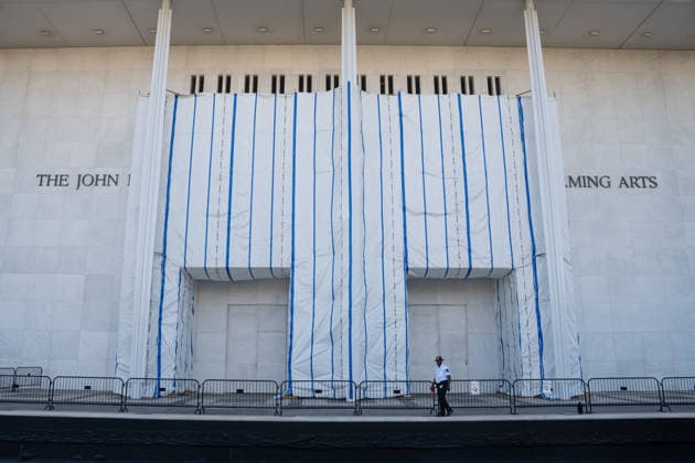US judge blocks Trump’s name from being added to Kennedy Center facade WASHINGTON, D.C., UNITED STATES - SEPTEMBER 15: The John F. Kennedy Center for the Performing Arts is seen in Washington, D.C., on September 15, 2026. A federal judge blocked the Kennedy Center from adding President Donald Trump’s name to its facade Tuesday, while the center’s board voted to immediately close the main building amid financial and structural concerns. Mehmet Eser Anadolu Washington DC United States. Editorial use only. Please get in touch for any other usage.  Copyright: x2026xAnadoluxMehmetxEserx