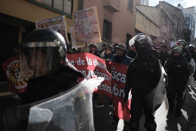 Teachers march against the Bolivian government defies the state of emergency LA PAZ, BOLIVIA - SEPTEMBER 15: Education workers march against the Bolivian government, in defiance of the state of emergency, while the police guard them in La Paz, Bolivia on September 15, 2026. Jorge Mateo Romay Salinas Anadolu La Paz Bolivia. Editorial use only. Please get in touch for any other usage.  Copyright: x2026xAnadoluxJorgexMateoxRomayxSalinasx