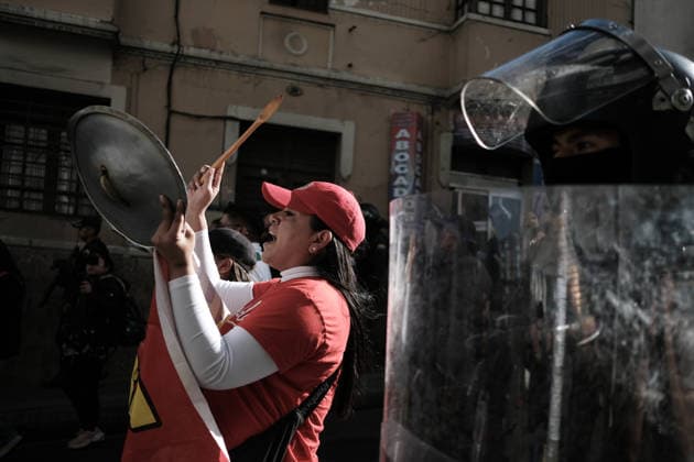 Teachers march against the Bolivian government defies the state of emergency LA PAZ, BOLIVIA - SEPTEMBER 15: Education workers march against the Bolivian government, in defiance of the state of emergency, while the police guard them in La Paz, Bolivia on September 15, 2026. Jorge Mateo Romay Salinas Anadolu La Paz Bolivia. Editorial use only. Please get in touch for any other usage.  Copyright: x2026xAnadoluxJorgexMateoxRomayxSalinasx