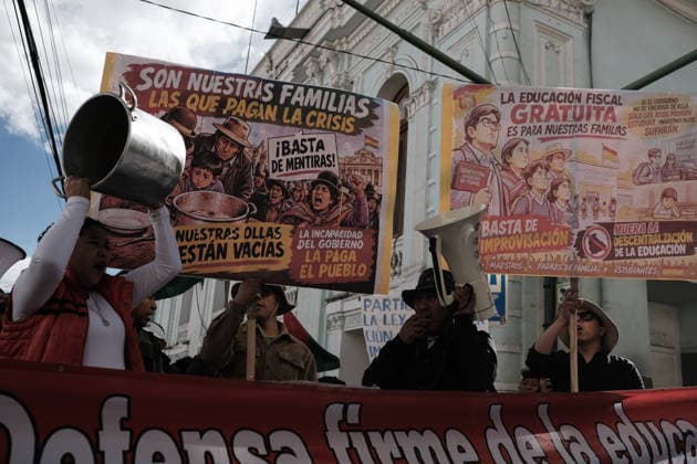 Teachers march against the Bolivian government defies the state of emergency LA PAZ, BOLIVIA - SEPTEMBER 15: Education workers march against the Bolivian government, in defiance of the state of emergency, while the police guard them in La Paz, Bolivia on September 15, 2026. Jorge Mateo Romay Salinas Anadolu La Paz Bolivia. Editorial use only. Please get in touch for any other usage.  Copyright: x2026xAnadoluxJorgexMateoxRomayxSalinasx
