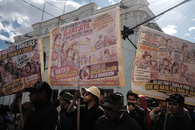 Teachers march against the Bolivian government defies the state of emergency LA PAZ, BOLIVIA - SEPTEMBER 15: Education workers march against the Bolivian government, in defiance of the state of emergency, while the police guard them in La Paz, Bolivia on September 15, 2026. Jorge Mateo Romay Salinas Anadolu La Paz Bolivia. Editorial use only. Please get in touch for any other usage.  Copyright: x2026xAnadoluxJorgexMateoxRomayxSalinasx