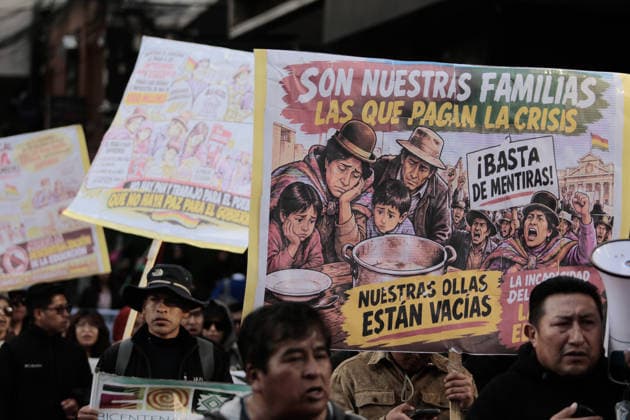 Teachers march against the Bolivian government defies the state of emergency LA PAZ, BOLIVIA - SEPTEMBER 15: Education workers march against the Bolivian government, in defiance of the state of emergency, while the police guard them in La Paz, Bolivia on September 15, 2026. Jorge Mateo Romay Salinas Anadolu La Paz Bolivia. Editorial use only. Please get in touch for any other usage.  Copyright: x2026xAnadoluxJorgexMateoxRomayxSalinasx