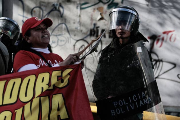 Teachers march against the Bolivian government defies the state of emergency LA PAZ, BOLIVIA - SEPTEMBER 15: Education workers march against the Bolivian government, in defiance of the state of emergency, while the police guard them in La Paz, Bolivia on September 15, 2026. Jorge Mateo Romay Salinas Anadolu La Paz Bolivia. Editorial use only. Please get in touch for any other usage.  Copyright: x2026xAnadoluxJorgexMateoxRomayxSalinasx