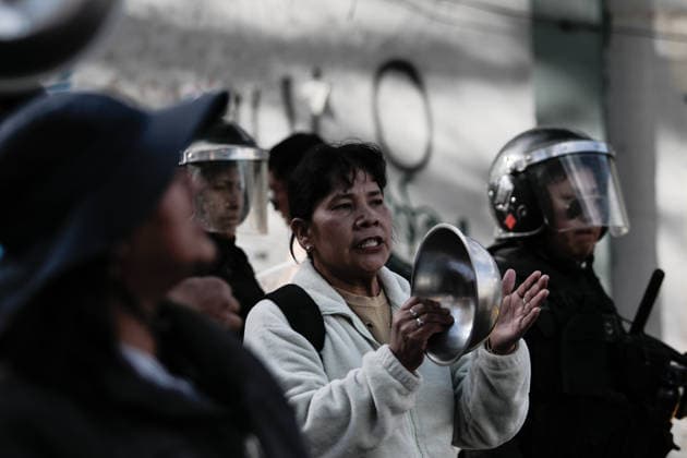 Teachers march against the Bolivian government defies the state of emergency LA PAZ, BOLIVIA - SEPTEMBER 15: Education workers march against the Bolivian government, in defiance of the state of emergency, while the police guard them in La Paz, Bolivia on September 15, 2026. Jorge Mateo Romay Salinas Anadolu La Paz Bolivia. Editorial use only. Please get in touch for any other usage.  Copyright: x2026xAnadoluxJorgexMateoxRomayxSalinasx