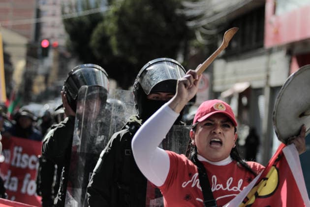Teachers march against the Bolivian government defies the state of emergency LA PAZ, BOLIVIA - SEPTEMBER 15: Education workers march against the Bolivian government, in defiance of the state of emergency, while the police guard them in La Paz, Bolivia on September 15, 2026. Jorge Mateo Romay Salinas Anadolu La Paz Bolivia. Editorial use only. Please get in touch for any other usage.  Copyright: x2026xAnadoluxJorgexMateoxRomayxSalinasx