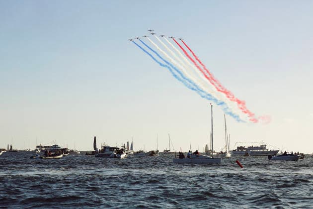 News Bilder des Tages #2 Public Tribute To Charlie Dalin - Concarneau Patrouille de France at the Public tribute to celebrate the memory of skipper Charlie Dalin, winner of 2024-2025 Vendee Globe who passed away on June 2026, succumbing to cancer. Spectacular gathering on the water in the bay of Concarneau in front of the Corniche, of dozens of boats from all disciplines: giant Ultim trimarans, IMOCA class, Figaro, Class 40, Mini 6.50, wingfoils, recreational boats, local fishermen, SNSM (French Sea Rescue Society), a French Navy vessel, and the Abeille Bretagne. September 15, 2026 in Concarneau, France. Photo by Marie-Paola Bertrand-Hillion ABACAPRESS.COM Concarneau Finistere France Copyright: xBertrand-HillionxMarie-Paola ABACAx