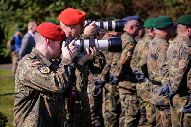 September 15, 2026, Düsseldorf: Side shots taken during a command handover at the North Rhine-Westphalia Regional Command. Photographers in the German Armed Forces. Düsseldorf, North Rhine-Westphalia Regional Command, Wilhelm Raabe Street, North Rhine-Westphalia, Germany