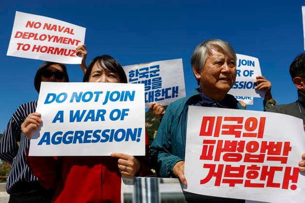 Anti-war activists rally in Seoul against Hormuz troop deployment Protesters hold placards during a press conference opposing the South Korean government s discussion of deploying troops to the Strait of Hormuz, in front of the presidential office of Cheong Wa Dae (Blue House), in Seoul, South Korea, on September 16, 2026. Seoul South Korea  Copyright: xMatrixxImagesx xJungxUi-Chelx