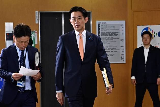 Japan’s ruling LDP reshuffles leadership ahead of Cabinet reshuffle TOKYO, JAPAN - SEPTEMBER 16 : Liberal Democratic Party Policy Research Council Chairman Takayuki Kobayashi (C) leaves the party headquarters following a reshuffle of the ruling party s leadership by Prime Minister and LDP President Sanae Takaichi in Tokyo, Japan, September 16, 2026. David Mareuil Anadolu Tokyo Japan. Editorial use only. Please get in touch for any other usage.  Copyright: x2026xAnadoluxDavidxMareuilx