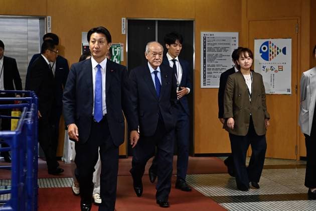 Japan’s ruling LDP reshuffles leadership ahead of Cabinet reshuffle TOKYO, JAPAN - SEPTEMBER 16 : Liberal Democratic Party Secretary-General Shunichi Suzuki (C) leaves the party headquarters following a reshuffle of the ruling party s leadership by Prime Minister and LDP President Sanae Takaichi in Tokyo, Japan, September 16, 2026. David Mareuil Anadolu Tokyo Japan. Editorial use only. Please get in touch for any other usage.  Copyright: x2026xAnadoluxDavidxMareuilx