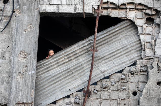 Aftermath of Israeli Airstrike In Gaza A Palestinian child looks on as civil defence workers attempt to rescue people trapped beneath the rubble of a residential building in Gaza City, on September 16, 2026. The building had been damaged in an earlier Israeli strike during the war and collapsed on Wednesday. Gaza Palestine  Copyright: xMajdixFathix originalFilename: fathi-notitle260915_nphcK.jpg