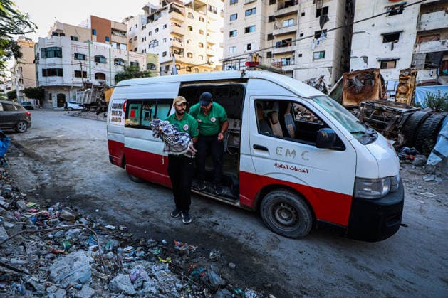 11 Palestinians killed as damaged six-story building collapses onto displaced tents in Gaza GAZA CITY, GAZA, PALESTINE - SEPTEMBER 16: Rescue workers extract the bodies of victims from the rubble after a damaged six-story building collapsed in the Al-Sinaa area of southwestern Gaza City, Gaza, Palestine on September 16, 2026. The building, previously damaged during Israeli airstrikes, collapsed onto neighboring tents housing displaced Palestinians, leaving at least 11 people dead, including five children, and injuring 14 others as civil defense and municipal teams continue search-and-rescue operations. Hamza Z. H. Qraiqea Anadolu Gaza City Gaza. Editorial use only. Please get in touch for any other usage.  Copyright: x2026xAnadoluxHamzaxZ.xH.xQraiqeax