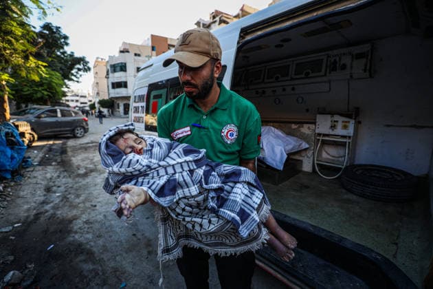 11 Palestinians killed as damaged six-story building collapses onto displaced tents in Gaza GAZA CITY, GAZA, PALESTINE - SEPTEMBER 16: (EDITOR S NOTE: Image depicts death) Rescue workers extract the bodies of victims from the rubble after a damaged six-story building collapsed in the Al-Sinaa area of southwestern Gaza City, Gaza, Palestine on September 16, 2026. The building, previously damaged during Israeli airstrikes, collapsed onto neighboring tents housing displaced Palestinians, leaving at least 11 people dead, including five children, and injuring 14 others as civil defense and municipal teams continue search-and-rescue operations. Hamza Z. H. Qraiqea Anadolu Gaza City Gaza. Editorial use only. Please get in touch for any other usa  Copyright: x2026xAnadoluxHamzaxZ.xH.xQraiqeax
