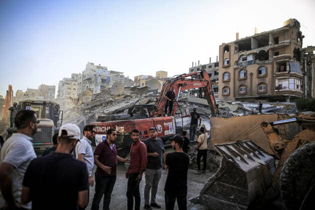 11 Palestinians killed as damaged six-story building collapses onto displaced tents in Gaza GAZA CITY, GAZA, PALESTINE - SEPTEMBER 16: Civil defense and municipal teams conduct search and rescue operations in the rubble of a collapsed six-story building in the Es-Sinaa area of Gaza City, Gaza, Palestine on September 16, 2026. At least eleven Palestinians, including five children, were killed and 14 others sustained injuries when the building, previously damaged by past Israeli military attacks, collapsed. Saeed M. M. T. Jaras Anadolu Gaza City Gaza. Editorial use only. Please get in touch for any other usage.  Copyright: x2026xAnadoluxSaeedxM.xM.xT.xJarasx