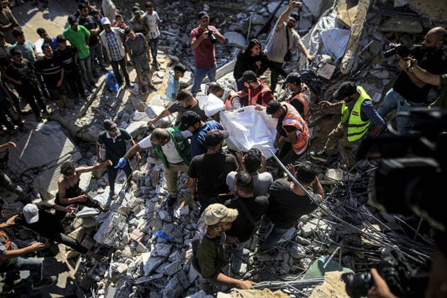 11 Palestinians killed as damaged six-story building collapses onto displaced tents in Gaza GAZA CITY, GAZA, PALESTINE - SEPTEMBER 16: Bodies of Palestinians are recovered during search and rescue operations in the rubble of a collapsed six-story building in the Es-Sinaa area of Gaza City, Gaza, Palestine on September 16, 2026. At least eleven Palestinians, including five children, were killed and 14 others sustained injuries when the building, previously damaged by past Israeli military attacks, collapsed. Saeed M. M. T. Jaras Anadolu Gaza City Gaza. Editorial use only. Please get in touch for any other usage.  Copyright: x2026xAnadoluxSaeedxM.xM.xT.xJarasx