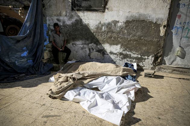 11 Palestinians killed as damaged six-story building collapses onto displaced tents in Gaza GAZA CITY, GAZA, PALESTINE - SEPTEMBER 16: Bodies of Palestinians are recovered during search and rescue operations in the rubble of a collapsed six-story building in the Es-Sinaa area of Gaza City, Gaza, Palestine on September 16, 2026. At least eleven Palestinians, including five children, were killed and 14 others sustained injuries when the building, previously damaged by past Israeli military attacks, collapsed. Saeed M. M. T. Jaras Anadolu Gaza City Gaza. Editorial use only. Please get in touch for any other usage.  Copyright: x2026xAnadoluxSaeedxM.xM.xT.xJarasx