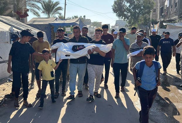 Mourners Attend Funeral of Girl Killed in Khan Younis Strike Mourners carry the body of Amal al-Mughayyir, 8, during her funeral procession from Nasser Medical Complex in Khan Younis, southern Gaza Strip, on September 16, 2026. Al-Mughayyir was killed in an Israeli strike that targeted a tent in the al-Mawasi area of Khan Younis. Photo by Tariq Mohammad APA Images Khan Yunis Gaza Strip Palestinian Territory 160926_Khan_Yunis_TM_01(10) Copyright: xapaimagesxTariqxMohammad xapaimagesx
