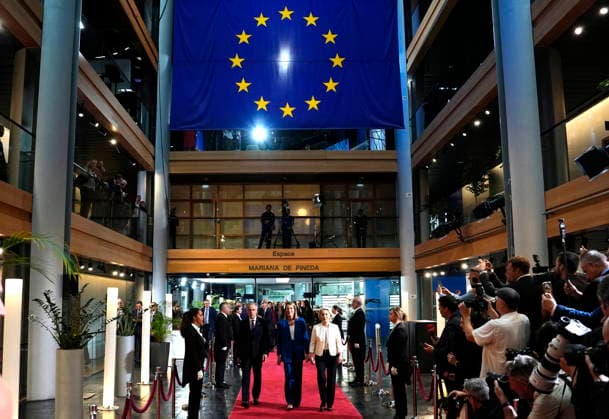 September 16, 2026, Strasbourg, France: Prime Minister Mark Carney participates in a welcoming ceremony with President of the European Parliament Roberta Metsola, centre, and President of the European Commission Ursula von der Leyen, right, at the European Parliament in Strasbourg, France, on Wednesday, Sept. 16, 2026. Strasbourg France - ZUMAc35_ 20260916_zaf_c35_017 Copyright: xJustinxTangx