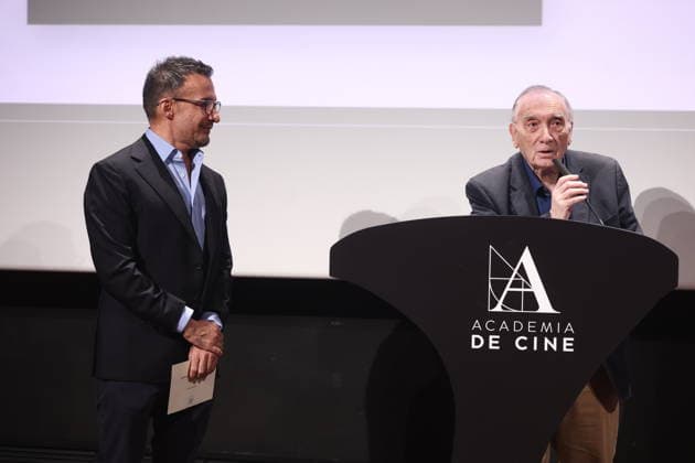 La bola negra Will Represent Spain at the Oscars Film director and screenwriter Alejandro Amenábar, accompanied by the president of the Film Academy, Fernando Méndez Leite, announced that the film La bola negra will represent Spain at the Oscars, at the Spanish Film Academy, on September 16, 2026, in Madrid, Spain. The three Spanish films shortlisted to represent Spain at the 2027 Oscars were La bola negra, El ser querido, and Los domingos SEPTEMBER 16, 2026 Madrid, Spain Copyright: xEduardoxParrax 7778329