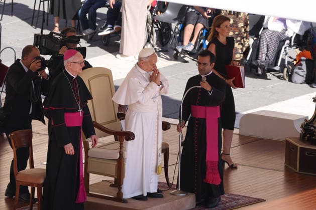 IPA88589211 - Vatican City - Italy, September 16, 2026: Pope Leo XIV presides over the Wednesday General Audience in St. Peter™s Square. This morning, thousands of faithful and pilgrims from around the world gathered in St. Peter™s Square to attend the Wednesday General Audience with Pope Leo XIV. It was a moment of prayer, listening, and fellowship that filled the square with hope, reflection, and joy.  Copyright: xmarcoxiacobuccix xmarcoxiacobuccix IPA88589211
