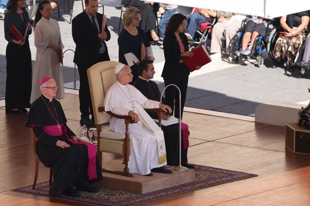 IPA88589218 - Vatican City - Italy, September 16, 2026: Pope Leo XIV presides over the Wednesday General Audience in St. Peter™s Square. This morning, thousands of faithful and pilgrims from around the world gathered in St. Peter™s Square to attend the Wednesday General Audience with Pope Leo XIV. It was a moment of prayer, listening, and communion that filled the square with hope, reflection, and joy.  Copyright: xmarcoxiacobuccix xmarcoxiacobuccix IPA88589218