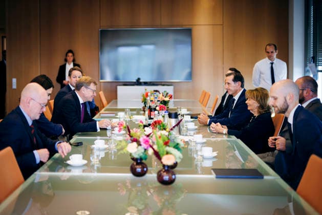 Johann Wadephul (CDU), Federal Minister of Foreign Affairs, meets with Charlotte Knobloch, President of the Jewish Community of Munich and Upper Bavaria, for a discussion as part of a visit to the Jewish Community of Munich and Upper Bavaria in Munich, September 15, 2026 Photographed on behalf of the Federal Foreign Office (AA), Munich, Germany Copyright: xFelixxZahnx