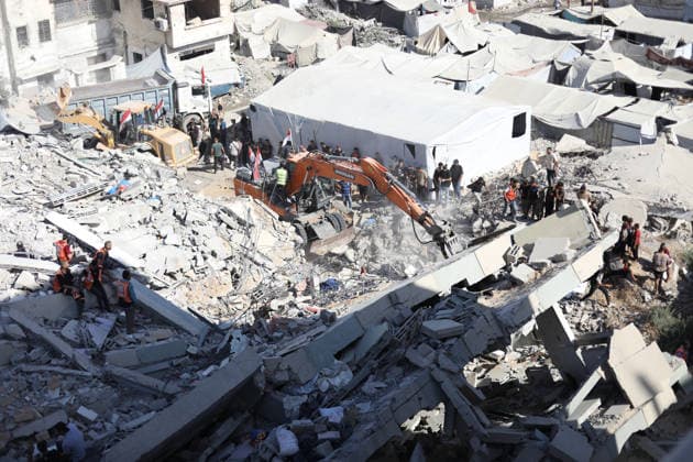 Rescuers search collapsed building for missing in Gaza City Rescuers excavate rubble to retrieve bodies from a collapsed building in the Tal al-Hawa area of Gaza City on September 16, 2026. Gaza s civil defence agency said rescuers were searching for dozens of missing people after the six-storey building, which housed people displaced by the war with Israel, collapsed killing eight people, including children, and fell onto nearby residential structures and tents. Photo by Belal Osama apaimages Gaza Gaza Strip Palestinian Territory 160926_Gaza_BO_00(24) Copyright: xapaimagesxBelalxOsamax xapaimagesx