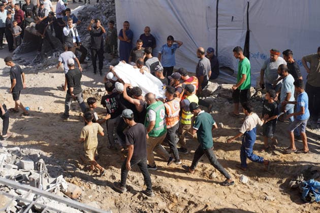 Rescuers search collapsed building for missing in Gaza City Rescuers excavate rubble to retrieve bodies from a collapsed building in the Tal al-Hawa area of Gaza City on September 16, 2026. Gaza s civil defence agency said rescuers were searching for dozens of missing people after the six-storey building, which housed people displaced by the war with Israel, collapsed killing eight people, including children, and fell onto nearby residential structures and tents. Photo by Belal Osama apaimages Gaza Gaza Strip Palestinian Territory 160926_Gaza_BO_00(59) Copyright: xapaimagesxBelalxOsamax xapaimagesx