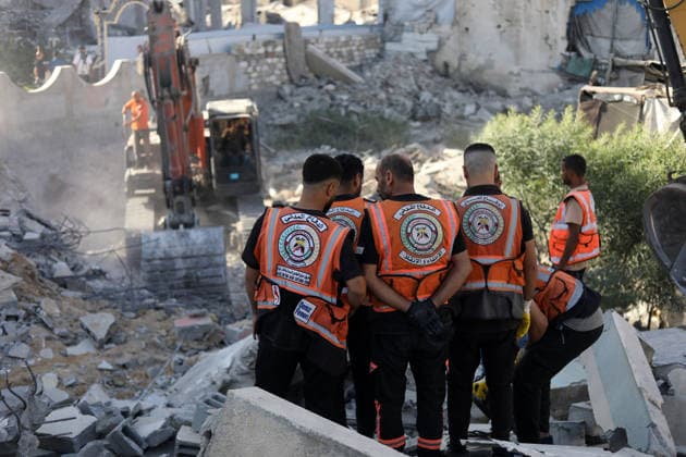 Rescuers search collapsed building for missing in Gaza City Rescuers excavate rubble to retrieve bodies from a collapsed building in the Tal al-Hawa area of Gaza City on September 16, 2026. Gaza s civil defence agency said rescuers were searching for dozens of missing people after the six-storey building, which housed people displaced by the war with Israel, collapsed killing eight people, including children, and fell onto nearby residential structures and tents. Photo by Belal Osama apaimages Gaza Gaza Strip Palestinian Territory 160926_Gaza_BO_00(1) Copyright: xapaimagesxBelalxOsamax xapaimagesx